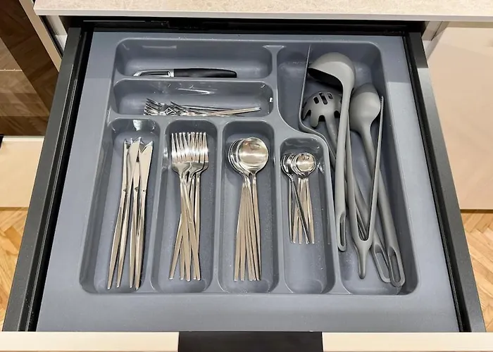 Cozy Cathedral Corner - 2 Mins Walk From The Main Pedestrian Street Apartment