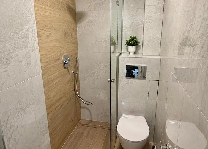 Cozy Cathedral Corner - 2 Mins Walk From The Main Pedestrian Street Apartment *