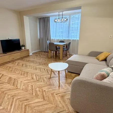 Cozy Cathedral Corner - 2 Mins Walk From The Main Pedestrian Street ヴァルナ