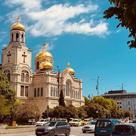 Cozy Cathedral Corner - 2 Mins Walk From The Main Pedestrian Street Варна